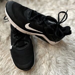 NIKE Women’s Legend Essential 'Black' CD0212-001 Sz 8.5